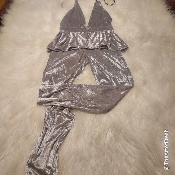 Elegant Silver Gray Velvet Jumpsuit with Halter Neckline - Picture 10 of 15